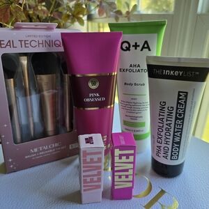 6 Piece Beauty Bundle Set-Makeup Brushes, Body Wash, Body Moisturizer & Lipstick